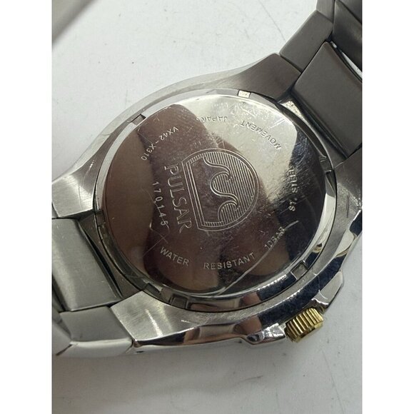 Pulsar VX42-X310 Stainless Steel Men's Watch Round Silver Gold Tone WR 100M Date - Picture 2 of 7